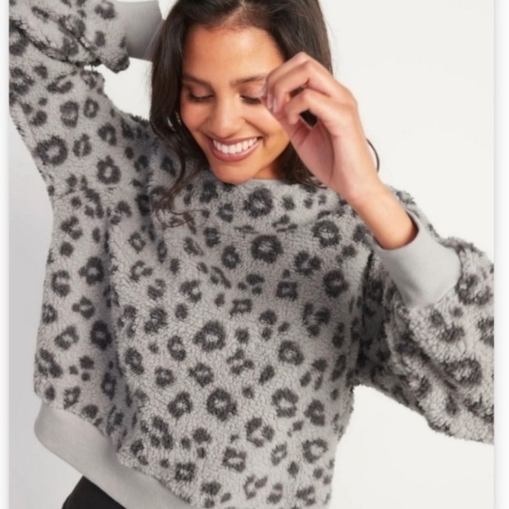Gray cheetah print Sherpa sweatshirt in good condition